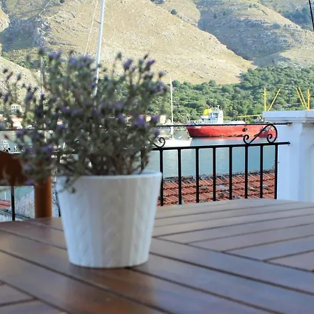 Gompos - Cozy Next To The Sea - Amazing Sea View Vakantiehuis