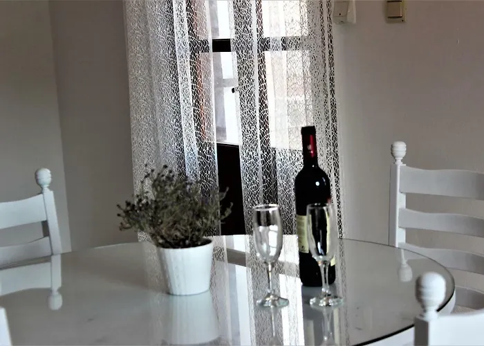 Gompos - Cozy Next To The Sea - Amazing Sea View سيمي